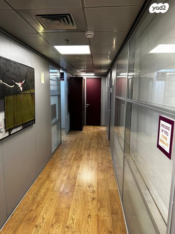 חנויות/ שטח מסחרי, דרך זאב ז'בוטינסקי, תל בנימין, רמת גן