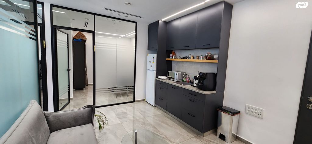 משרדים, הרב ניסנבאום 37, בת ים