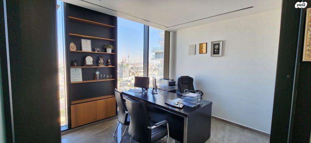 משרדים, הרב ניסנבאום 37, בת ים