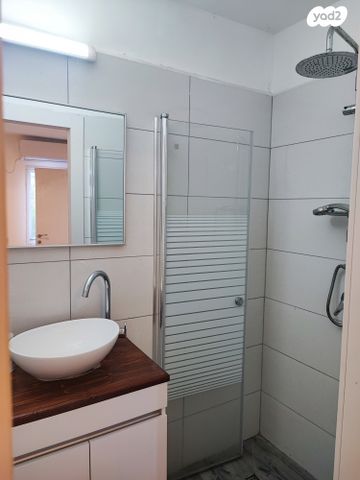 דירה, ששת הימים 10, נשר