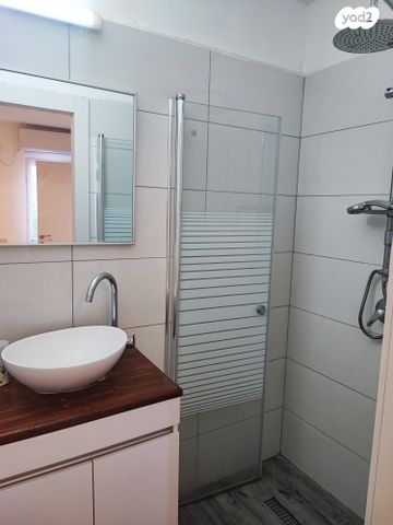 דירה, ששת הימים 10, נשר