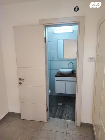 דירה, ששת הימים 10, נשר