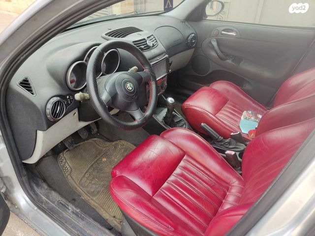 אלפא רומיאו 147