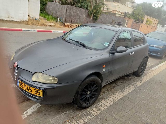 אלפא רומיאו 147