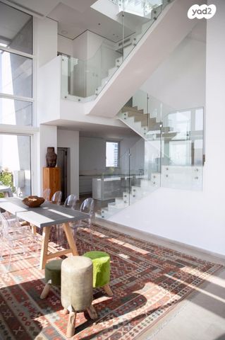 טריפלקס, רמת גן