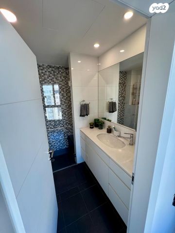 גג/ פנטהאוז, פרופ' יובל נאמן 3, הגוש הגדול, רמת אביב החדשה, נופי ים, תל אביב יפו