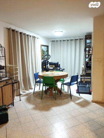 דופלקס, יצחק בן צבי, רמלה