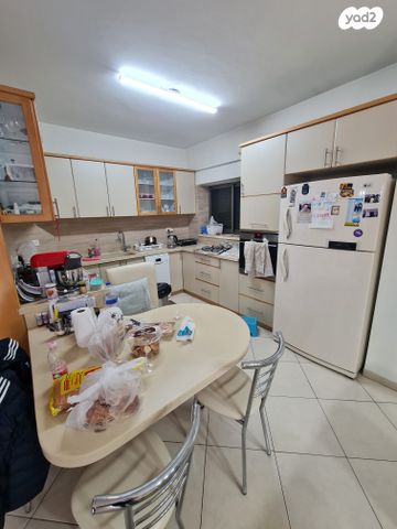 דירת גן, אבן גבירול, קרית אתא