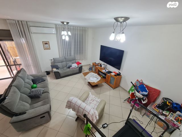 דירת גן, אבן גבירול, קרית אתא