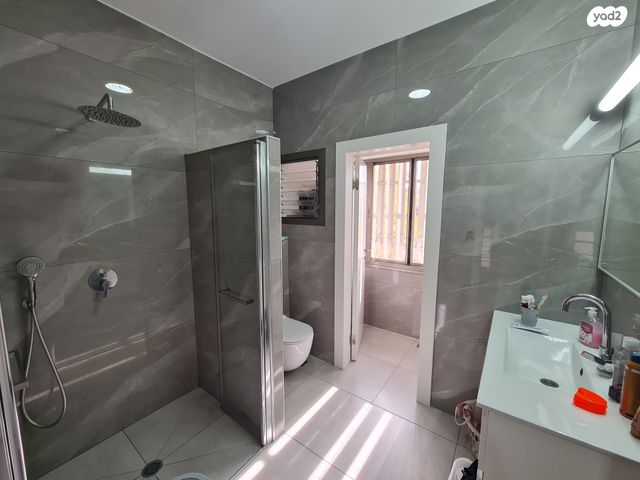 דירת גן, אבן גבירול, קרית אתא