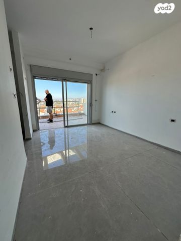 גג/ פנטהאוז, גלעד, קרית ים