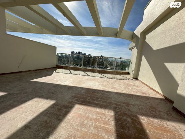 גג/ פנטהאוז, גלעד, קרית ים