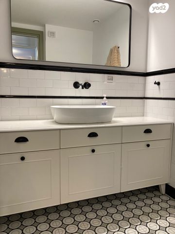 דירה, הרצליה