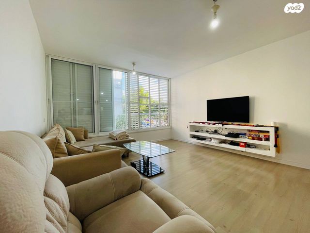 דירה, פייר קניג, חולון