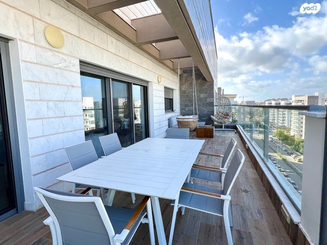 גג/ פנטהאוז, אהבת אדם, שרונה, כפר יונה