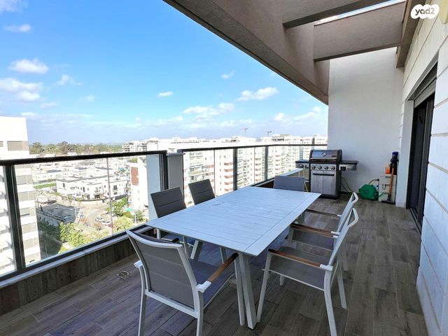 גג/ פנטהאוז, אהבת אדם, שרונה, כפר יונה