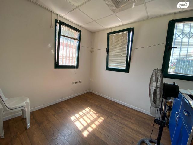 מחסנים, קרית שדה התעופה / איירפורט סיטי