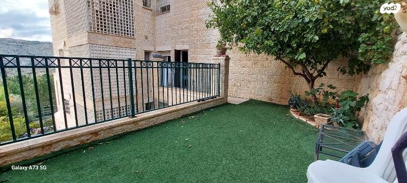 דירת גן, הרב אריה בינה, חומת שמואל, הר חומה, ירושלים