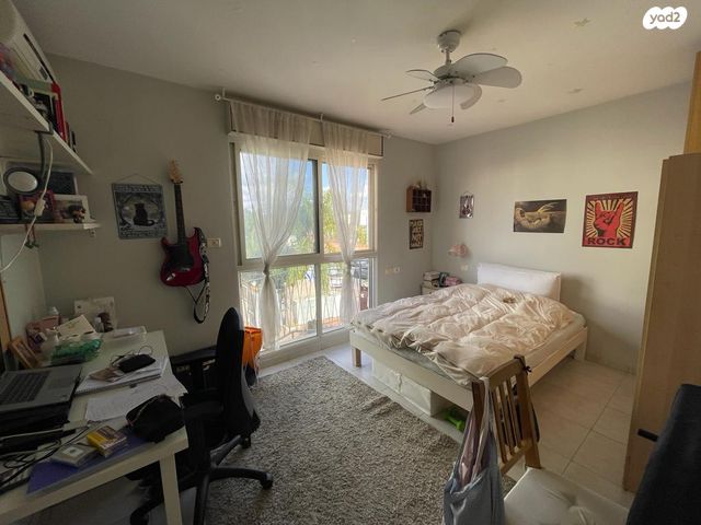 דו משפחתי, סמטת הערמונים, קדימה צורן