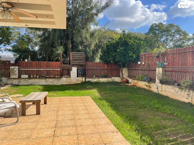 דו משפחתי, סמטת הערמונים, קדימה צורן