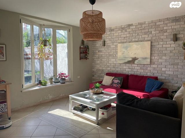 דו משפחתי, סמטת הערמונים, קדימה צורן