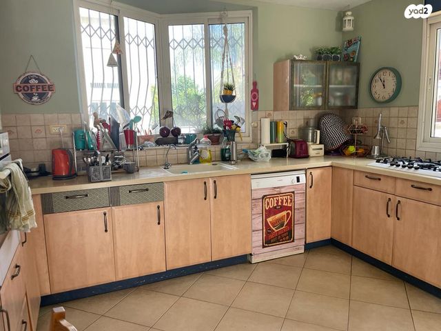 דו משפחתי, סמטת הערמונים, קדימה צורן