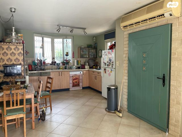 דו משפחתי, סמטת הערמונים, קדימה צורן