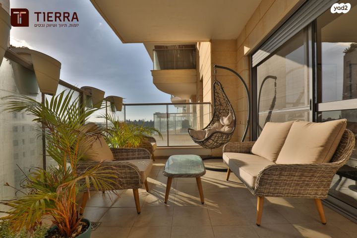 דירה, קדימה צורן