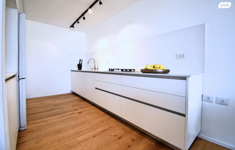 דירה, קניוק יורם, גני שרונה, קרית הממשלה, תל אביב יפו