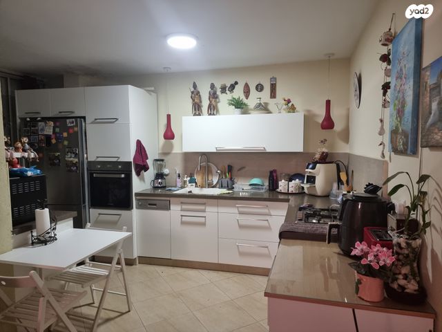 לאה גולדברג 