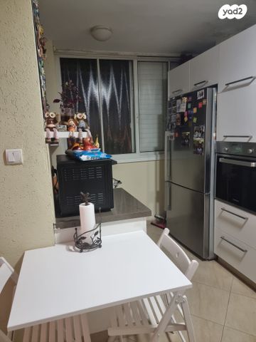 דירה, לאה גולדברג, קרית אליעזר פרי, פתח תקווה