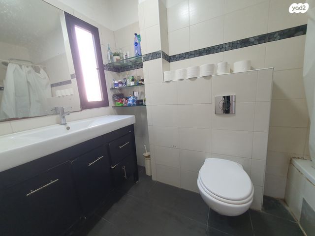 דירה, עבדת, רמת השרון