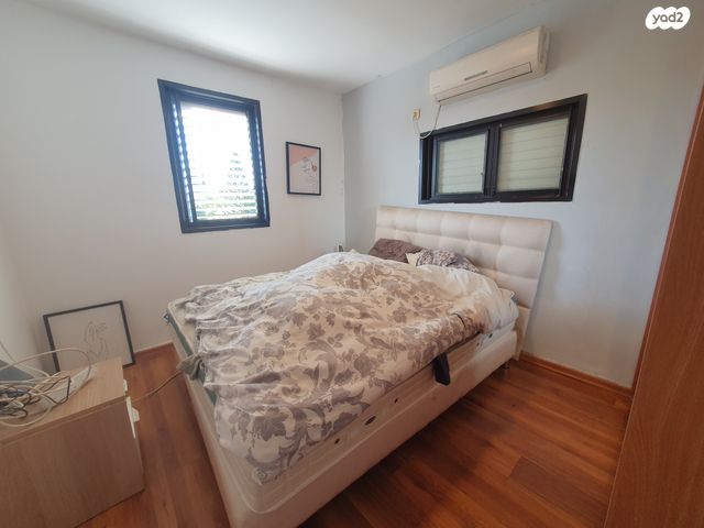 דירה, עבדת, רמת השרון