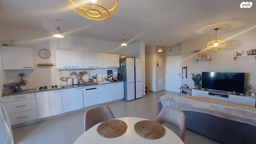 דירת גן, עמק הכרמל, נשר