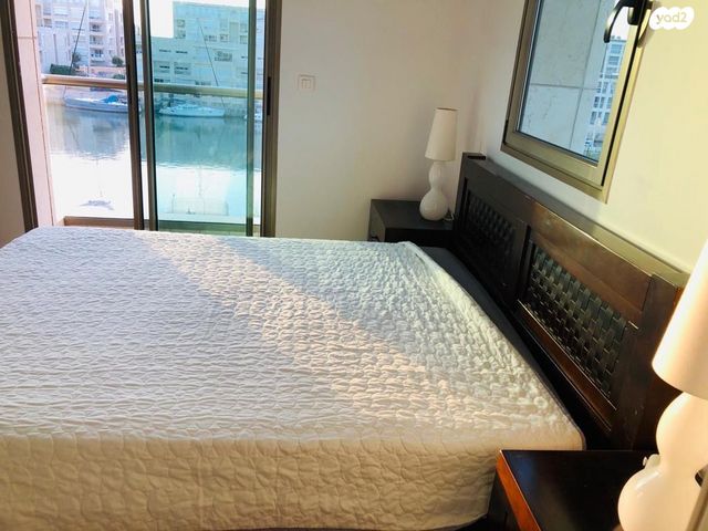 דירה, הרצליה