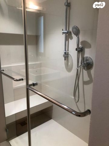 דירה, הרצליה