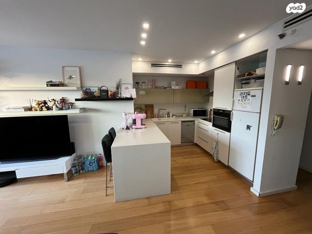 דירה, הרצליה