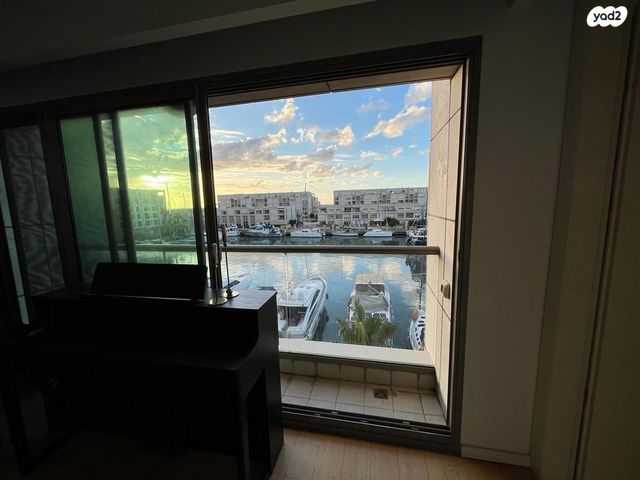 דירה, הרצליה