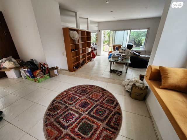 בית פרטי/ קוטג', היקב 21, קציר