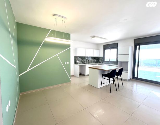 גג/ פנטהאוז, גפן 58, החורש, חריש