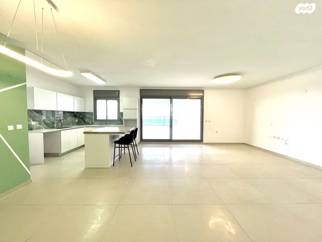 גג/ פנטהאוז, גפן 58, החורש, חריש