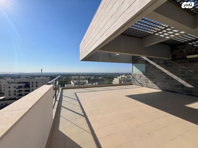 גג/ פנטהאוז, גפן 58, החורש, חריש