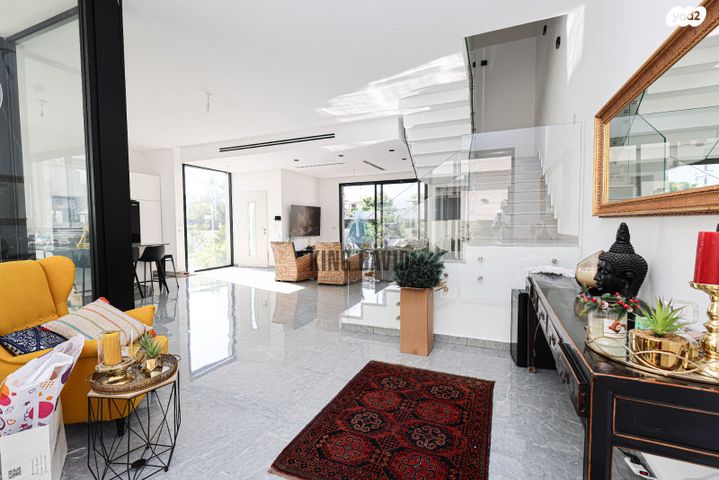 דו משפחתי, אהבת אדם, שרונה, כפר יונה