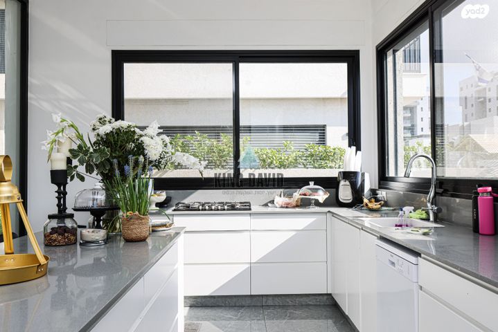 דו משפחתי, אהבת אדם, שרונה, כפר יונה