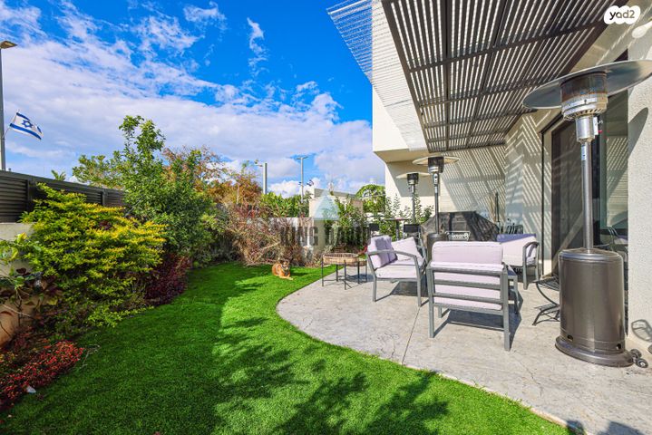 דו משפחתי, אהבת אדם, שרונה, כפר יונה