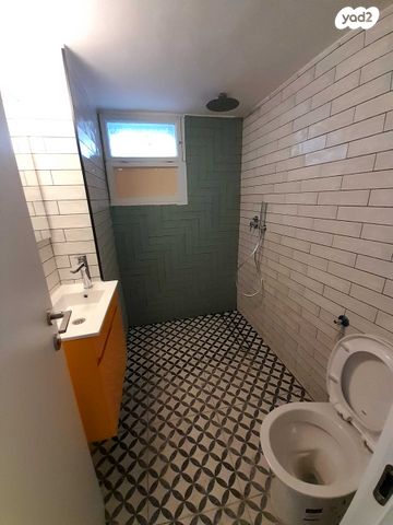 דירת גן, הרצליה, חיפה