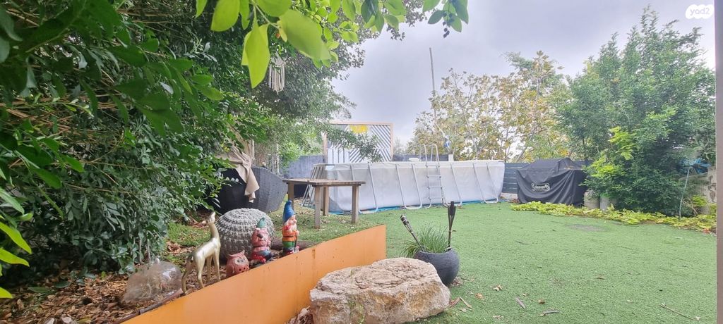 דו משפחתי, שערי תקווה