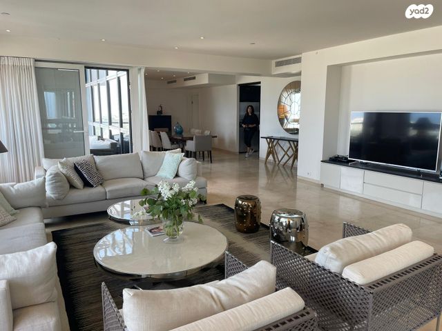 דירה, ניסים אלוני, צמרות איילון, פארק צמרת, תל אביב יפו