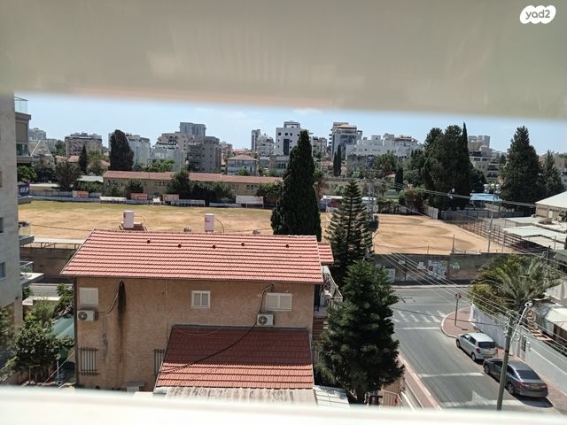 דירה, האחים טרבס, רחובות