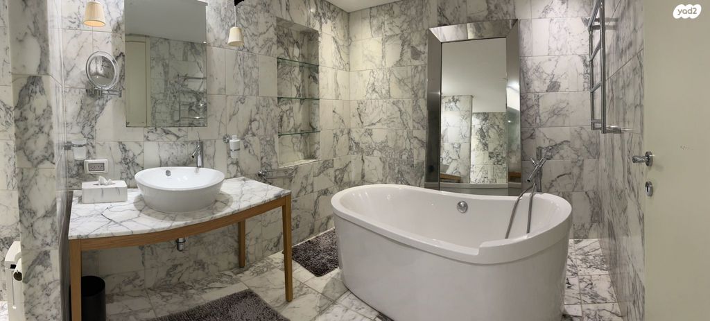 דירה, ניסים אלוני, צמרות איילון, פארק צמרת, תל אביב יפו